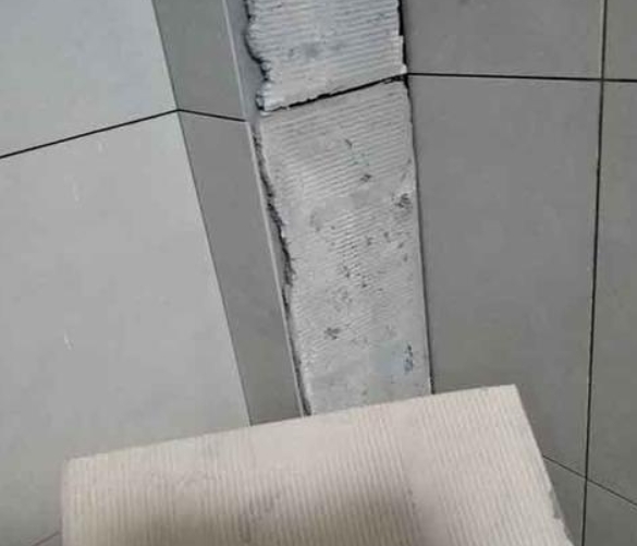 金川瓷砖空鼓维修公司分享下厨房瓷砖脱落的补救措施。